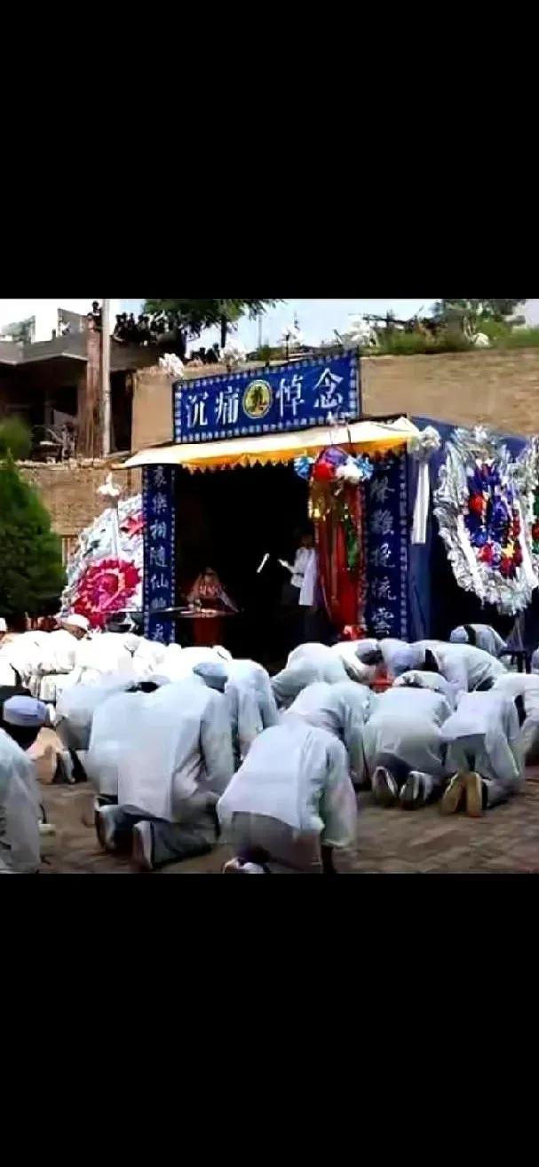 村里103岁的老太太去世了，头天晚上还吃了一碗面条，一个荷包蛋，夜里洗脚睡觉，早