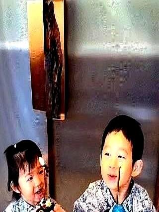 我今天才知道一个事儿，差点把手机惊掉。许昕家里那俩宝，一个哥哥一个妹妹，俩人