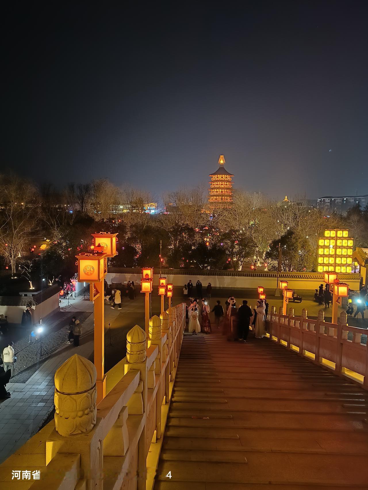 郑州不知出于何种缘由，始终紧拽着洛阳不放。要知道，洛阳不同于开封，它拥有成熟完备