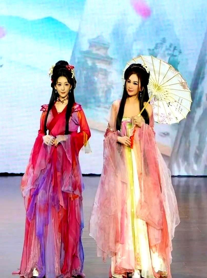 快40岁生完三胎，方媛的状态简直是内娱一个谜。10月22号刚生完三胎女儿，2