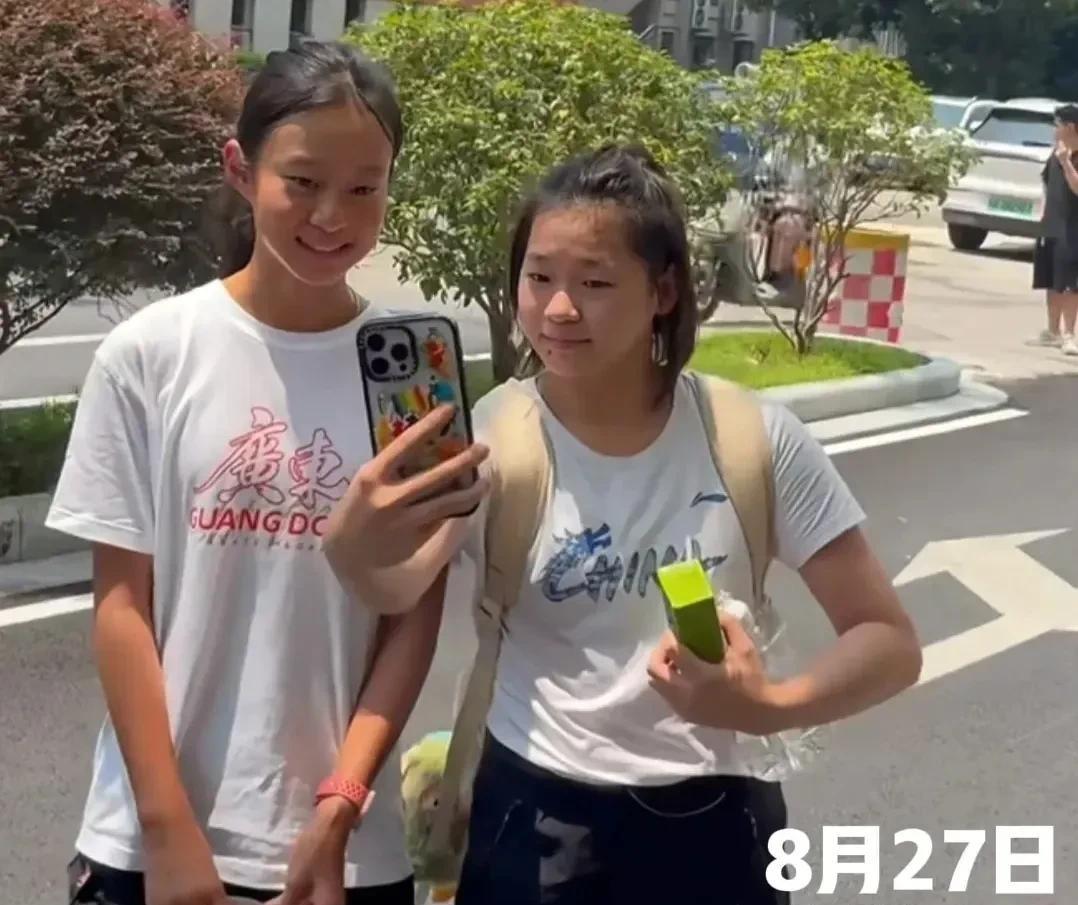这是全红婵今天在广州二沙训练场的几张最新画面。图中全红婵的体型并没有明显的改变