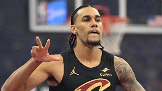 我希望泰森能打三号位首发首发需要一个会防守的，光靠莫布里一个人根本补不过来，