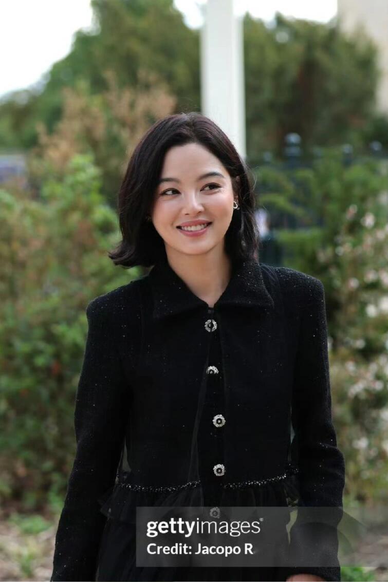 很不错的造型，很可怕的眼头珠光。​​​