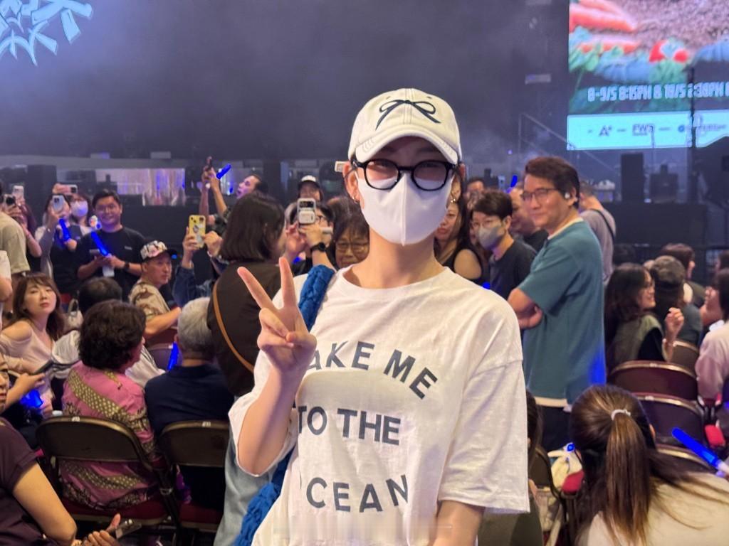 星岛：农夫红馆演唱会获群星捧场黄子华佘诗曼惊喜同框张家辉关咏荷罕见夫妇合体现身