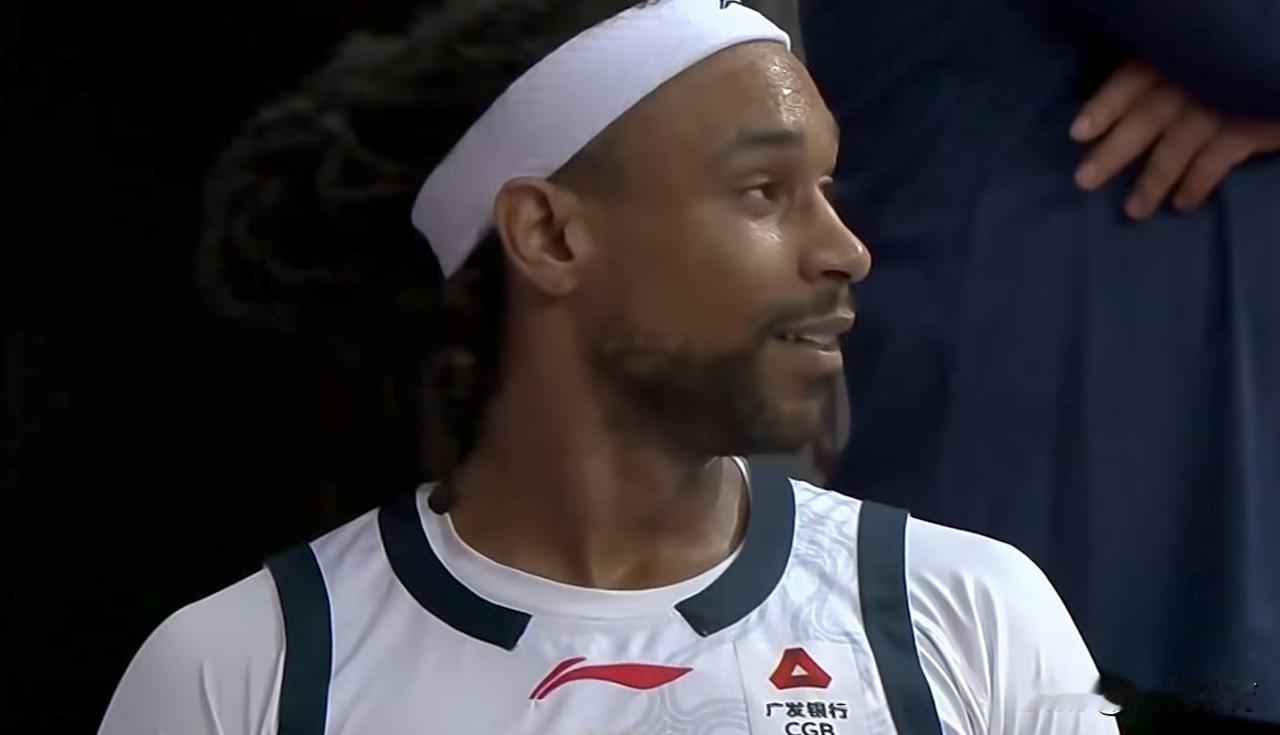 萨林杰这几天休赛期有训练吗？怎么状态能差成这样？是不是不想跟广东队打季后赛，想放