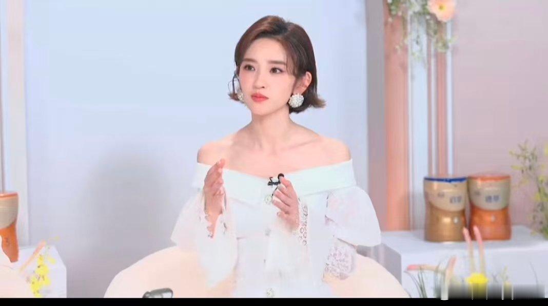 唐艺昕练到没时间跟女儿视频唐艺昕会录训练视频给女儿看唐艺昕谈与孩子相处要有边