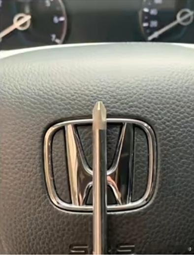 👧🏻:你开的什么车？ 👦🏻:玛莎拉蒂 👧🏻:拍个方...