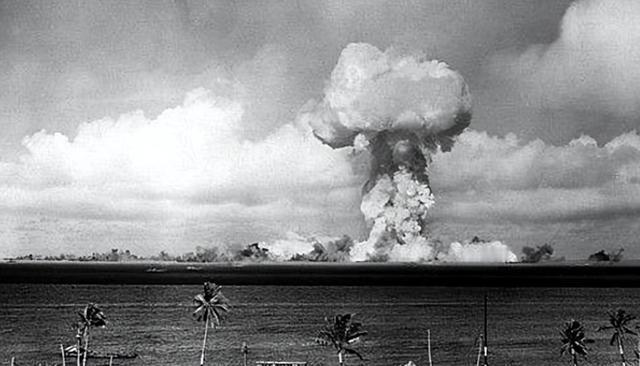 当历史的齿轮悄然转动，一个惊人的事实摆在眼前：美国，这个全球霸主，竟在二十年前对