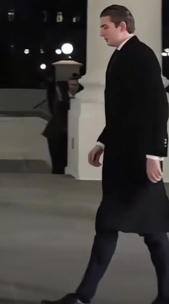 特朗普儿子巴伦个子真的高！不得不说特朗普儿子巴伦的身高是真的高，已经超过2米