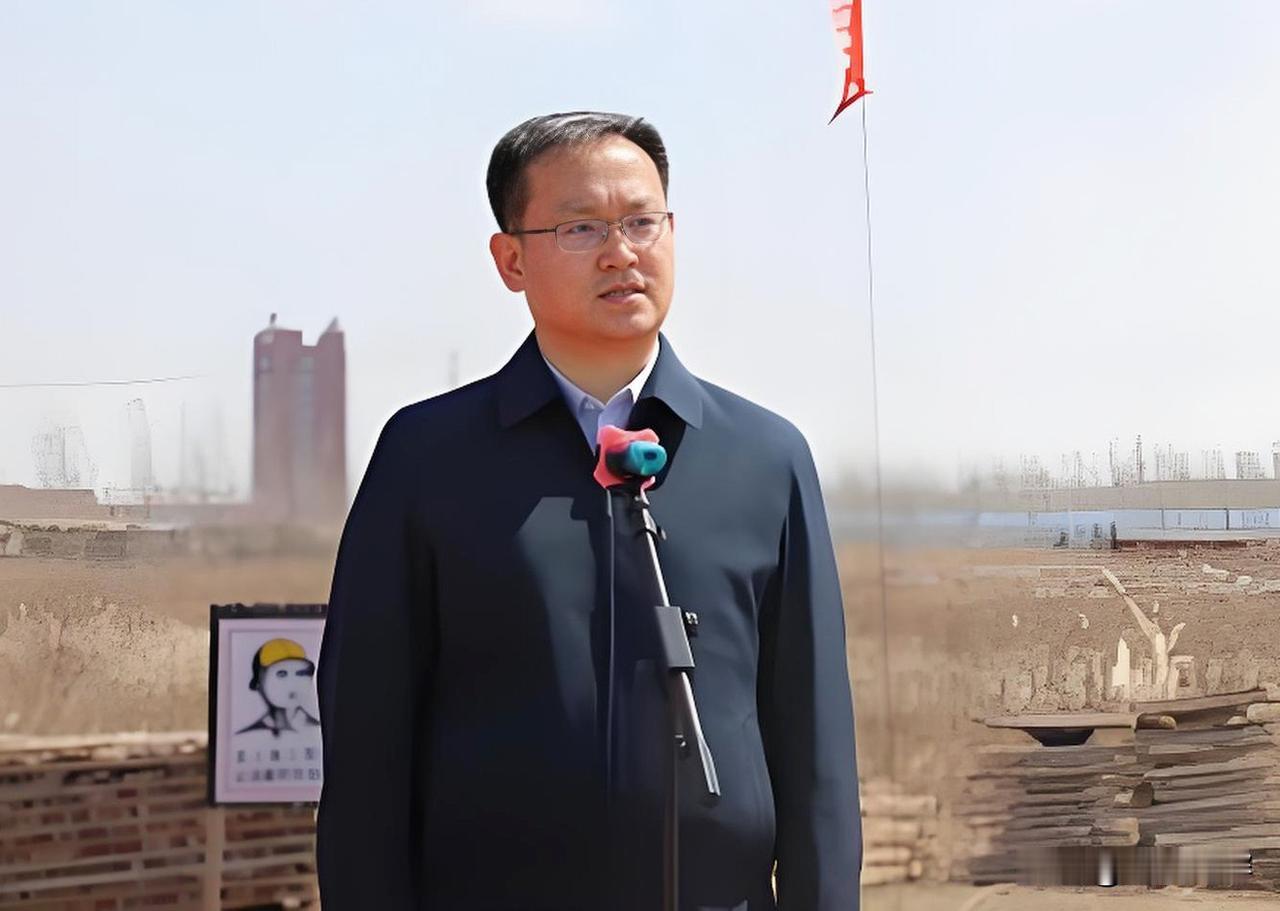 在黑龙江省哈尔滨市方正县工作的小郑，是80后同龄人中的佼佼者。他出生于1984年