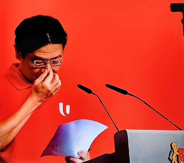 突发！新加坡总理五一讲话当众落泪！小国在大变局下太难了！谁能想到，以冷静沉
