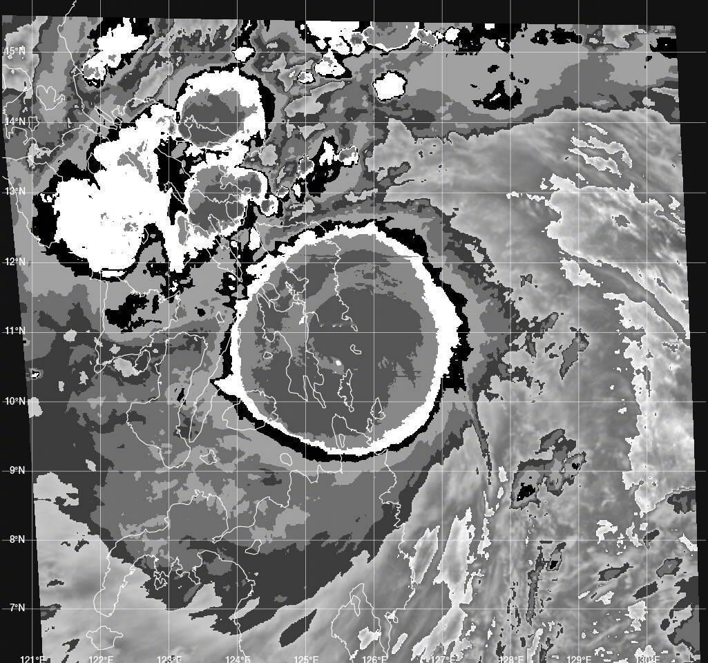台风海鸥，酷似12年前的台风海燕（无眼版）。同样是11月上旬，同样是高速冲向菲律
