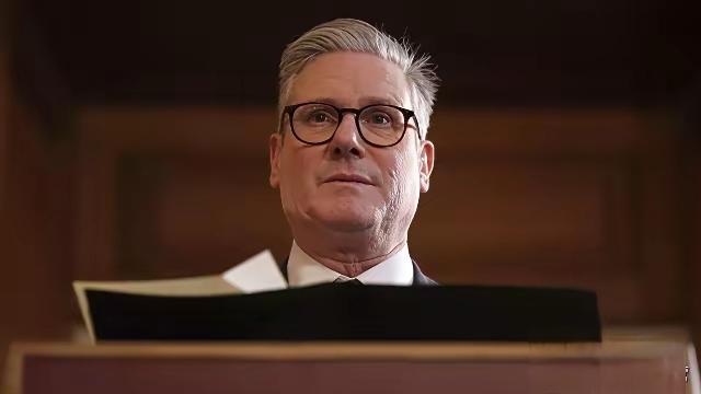 绝了！斯塔默差点下台，支持率居然“暴涨”，英国这选举我看傻了。先给斯塔默鼓个