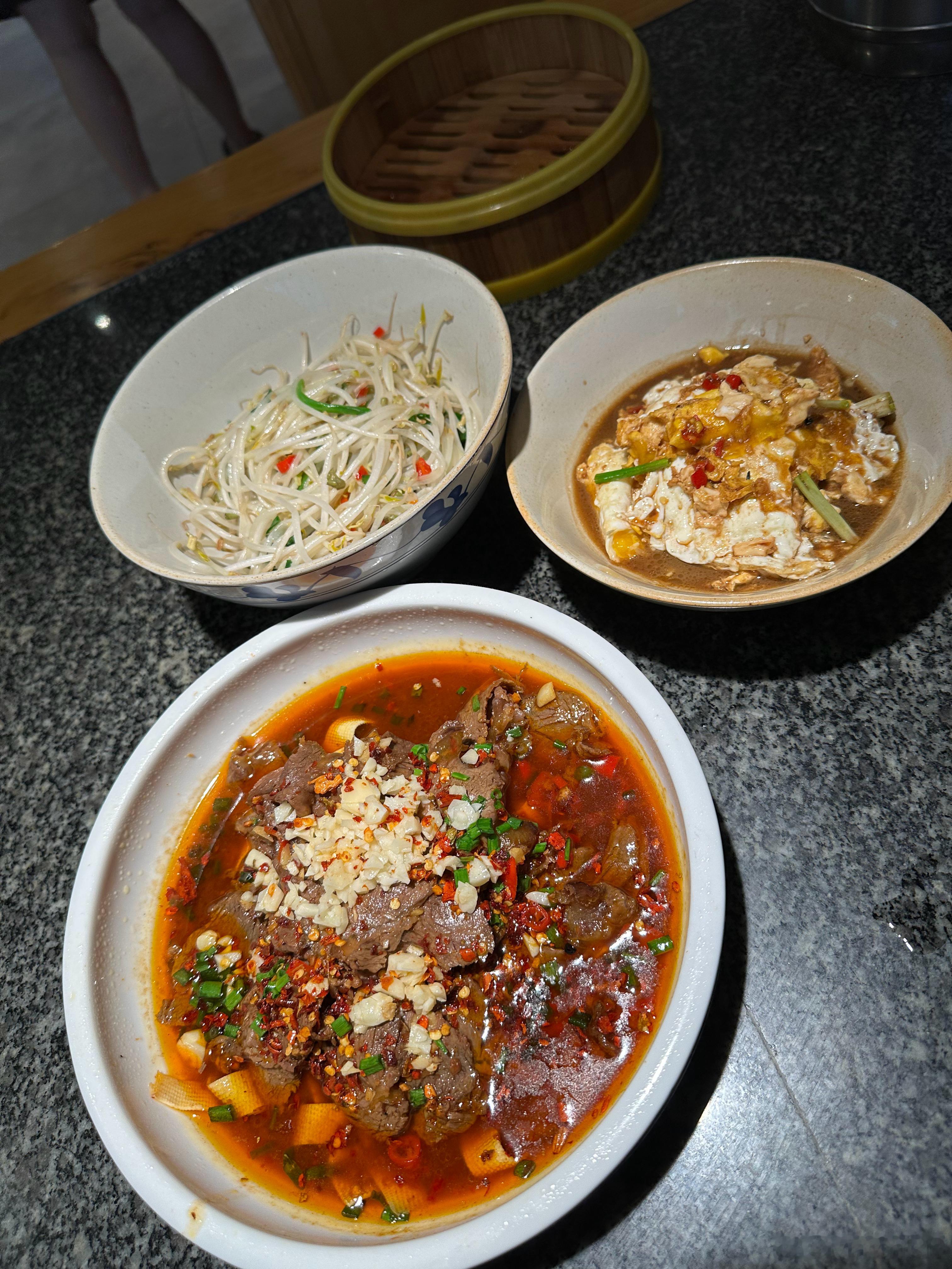 20块钱来浅吃一个简餐，好撑。[doge]​​​