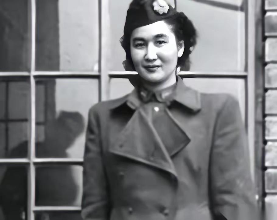 她叫王化琴，军统上尉，懂英法日三门外语，日本顶尖大学毕业，直接被军统少将相中，专