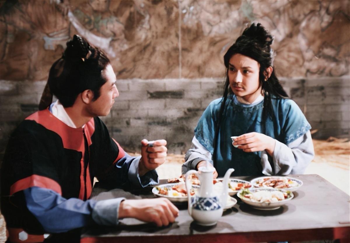 《红楼梦》里的贾宝玉，为何宁愿当和尚，也不愿意和薛宝钗继续过日子？贾家衰落后