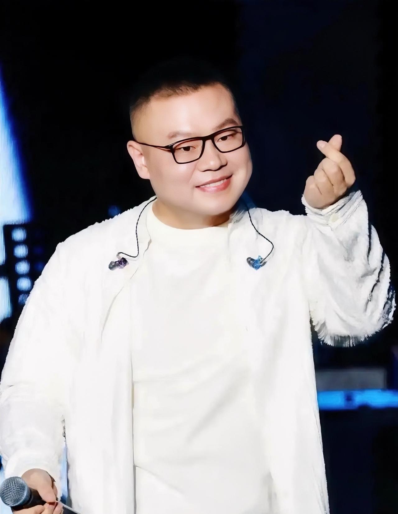 一觉醒来，开过演唱会的歌手们都沉默了，怎么也没想到有竞争的不止同行，就连说相