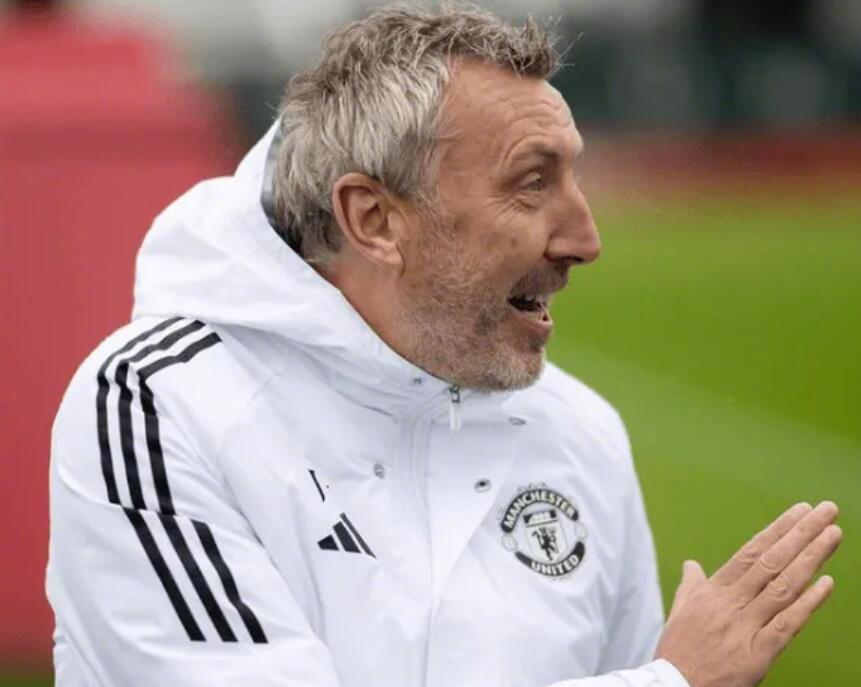 据记者RomainMolina报道，英力士集团倾向于为曼联任命一位新的体育总监