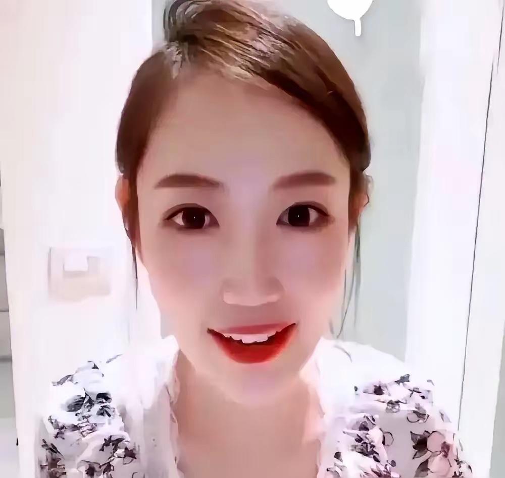 感觉马蓉缺钱花了吧！三番五次的想要直播。做了这么丢人的事情，为什么还总尝试