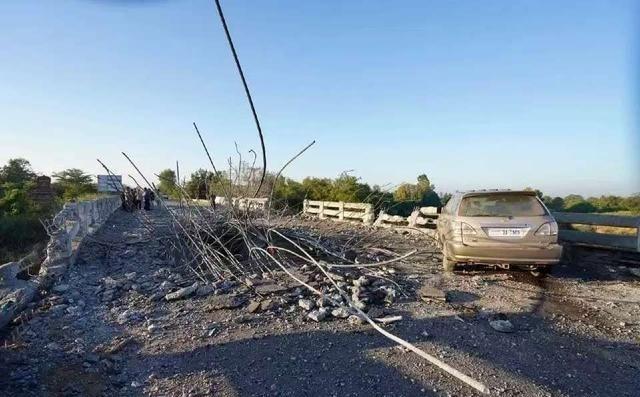 泰国人确实打得很聪明，不会去正面突击柬军火力严密的山地堡垒阵地，也不会去坦克突击