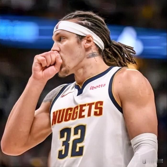 好惨！戈登也要被交易了！据美记BrettSiegel报道，掘金将开会讨论交易