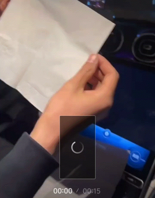 一女子发视频分享，自己上高速进服务区休息时，下车后本准备去上个厕所，结果发现自己