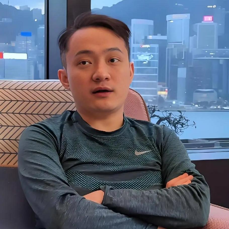 孙宇晨爆料景甜的财务替她抗事儿进去了，出狱后找景甜要钱，8万块钱景甜想了3天才给