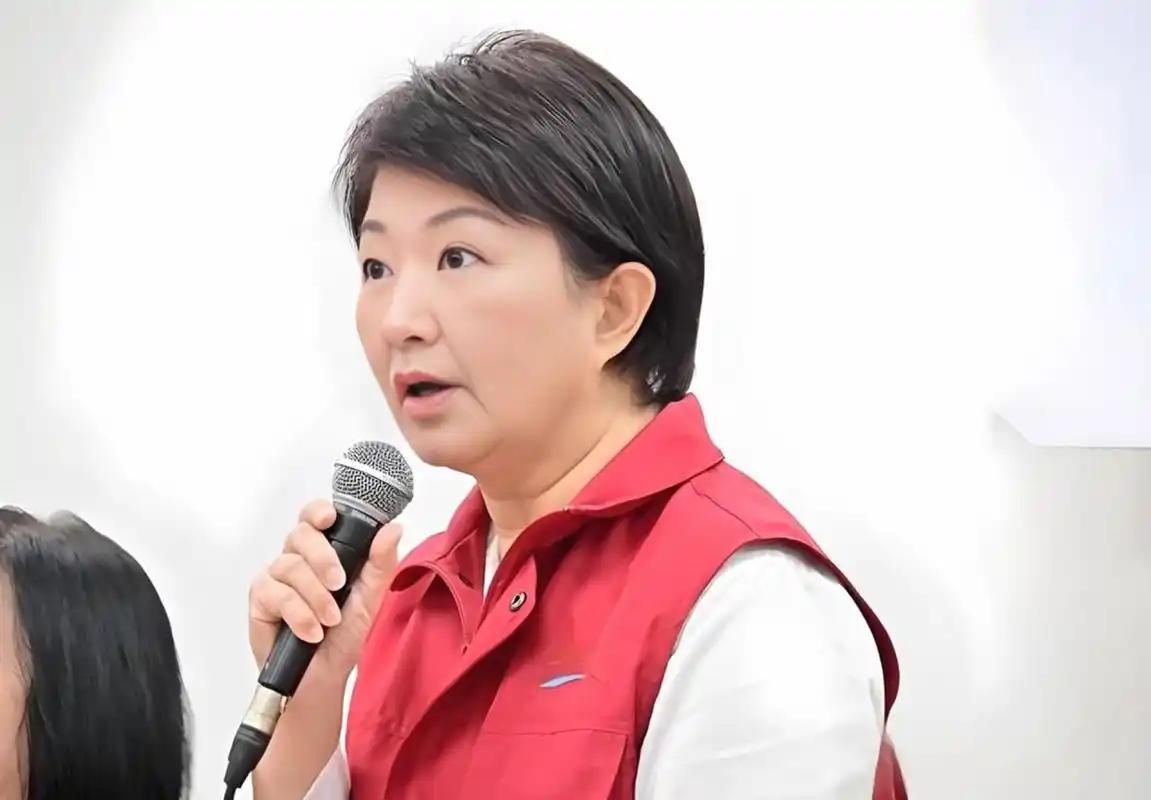 就在刚刚，台中市长卢秀燕发表声明，8月2日，台湾省台中市长卢秀燕出席民众