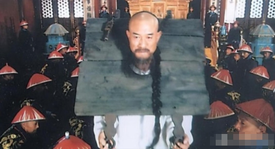 1726年，年羹尧知道自己将被问斩，暗中把怀孕的小妾，送给一位书生，并千叮万嘱：
