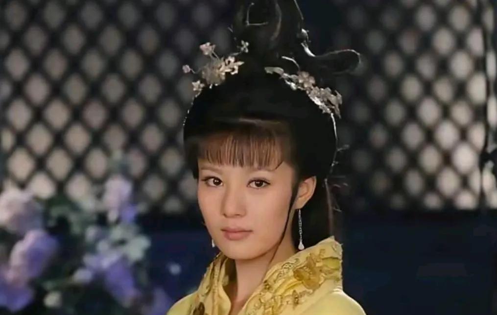 公元前473年，西施完成灭吴的任务，终于被接回越国。范蠡问：“西施该如何处置？”