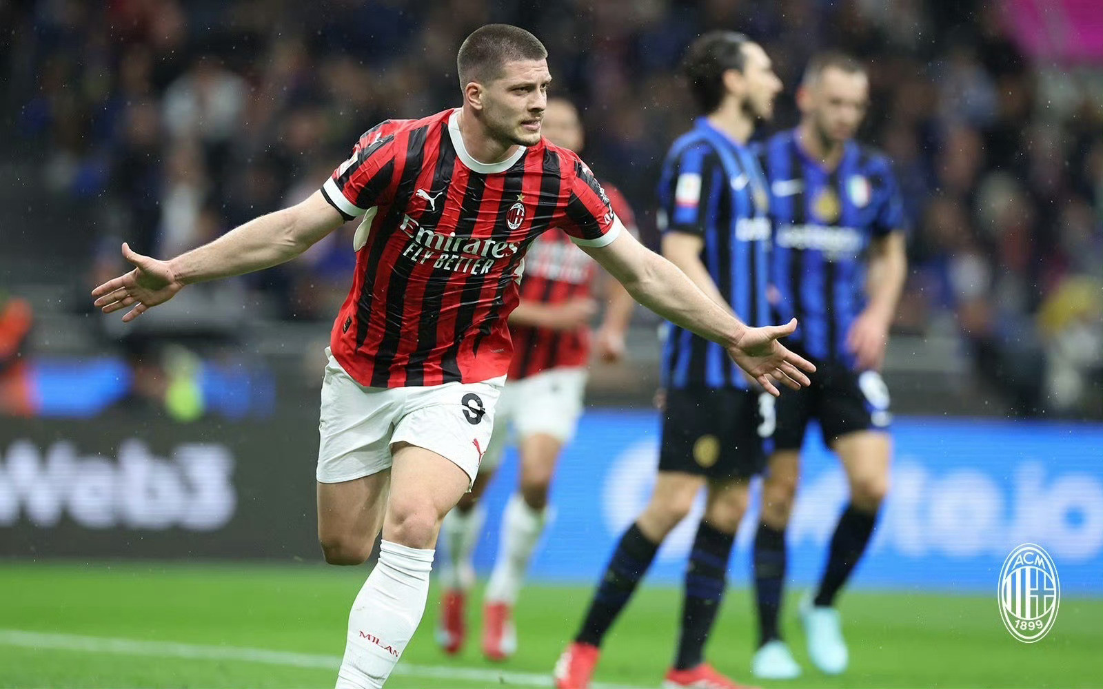【官方】🔴⚫️约维奇🇷🇸当选米兰队内4️⃣月份最佳球员（MVP）。👏