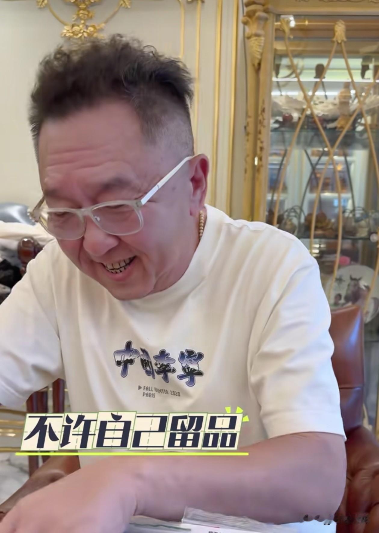 于谦不回应是对的，叫人家怎么回应！郭德纲的老搭档于谦，今天下午出现在直播间，