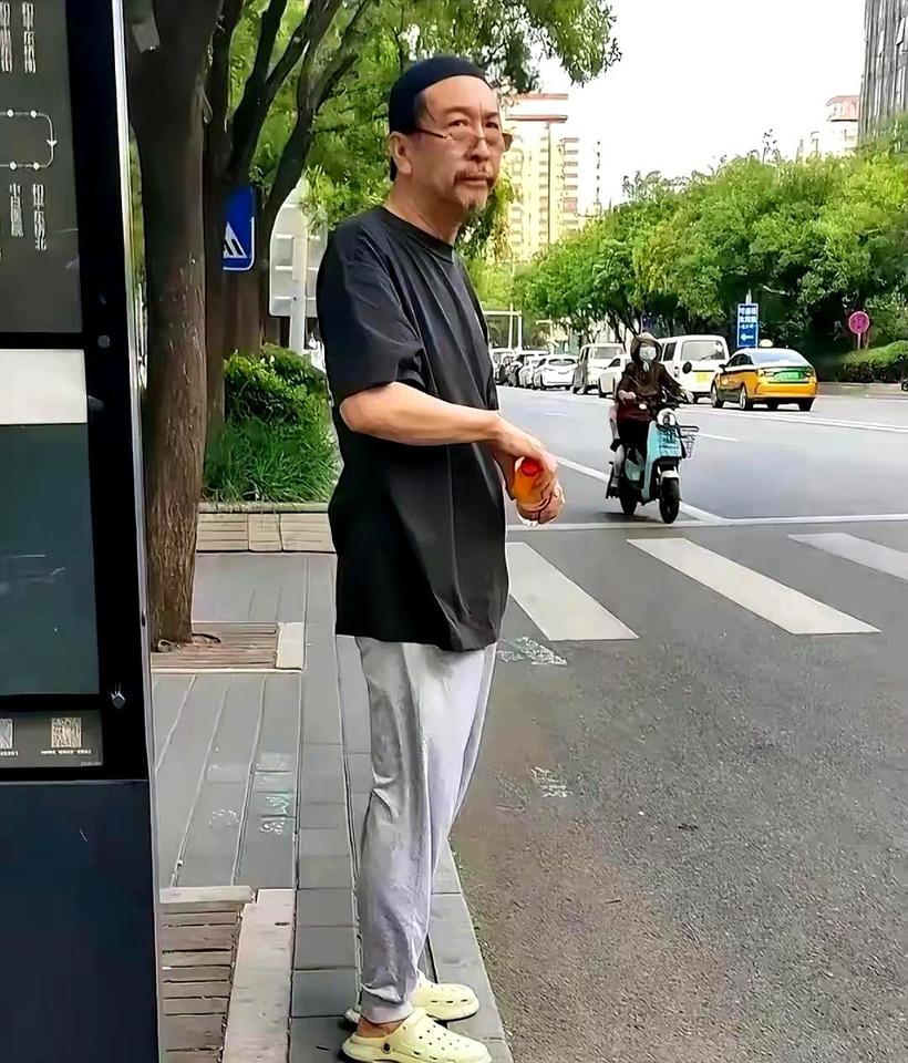救命！刷到一张近照差点没敢认——这真的是当年迷倒万千少女的童年男神吗？脸