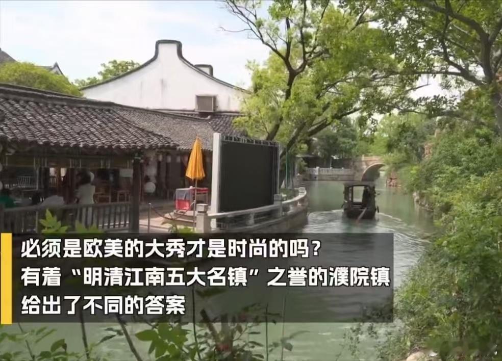 一生要出片的年轻人为何钟爱古镇说真的穿着汉服去古镇里面拍照片的时候就觉得非常的