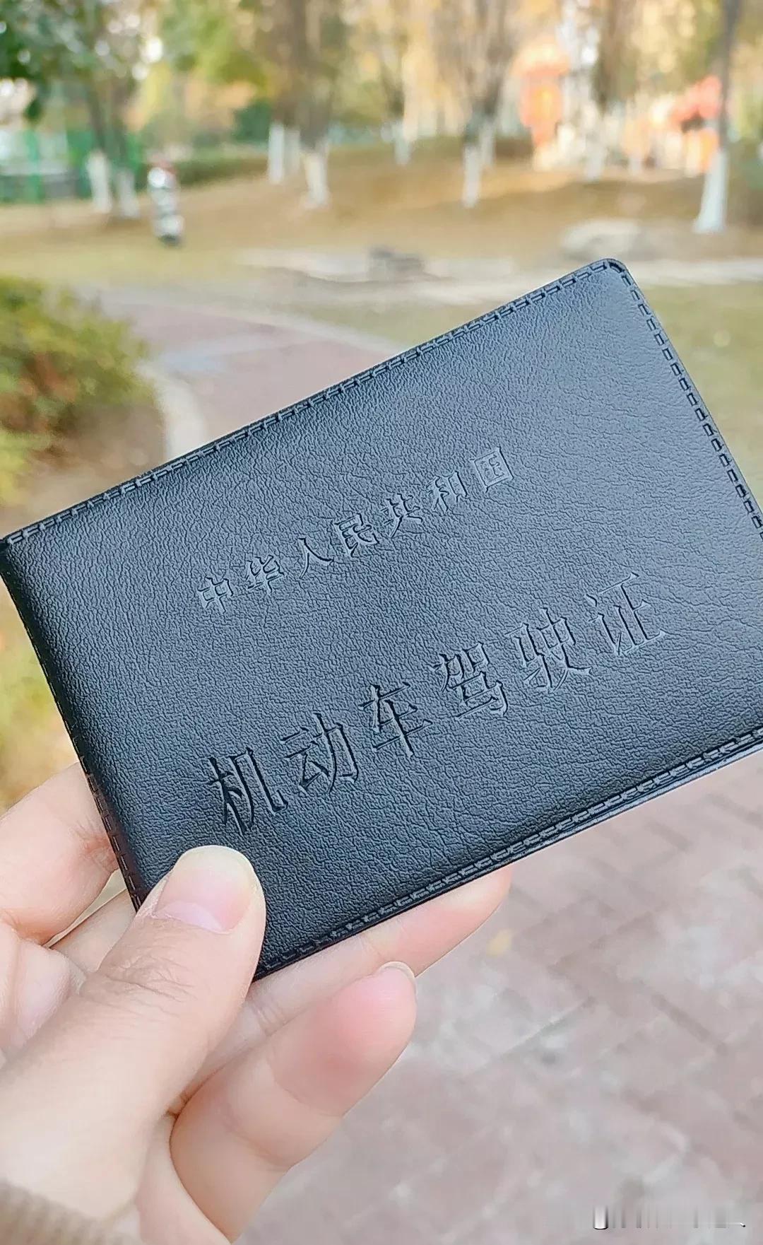想要考个驾照，到底是选C1还是C2呢？你考试时，你身边的人：考C1，手动挡便
