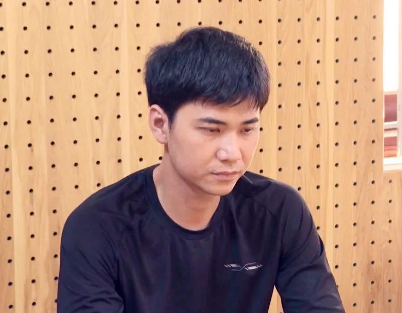越南北宁省警方打掉一个网络贩枪交易线，缴获了33支枪，成千上万的子弹。枪支来自泰