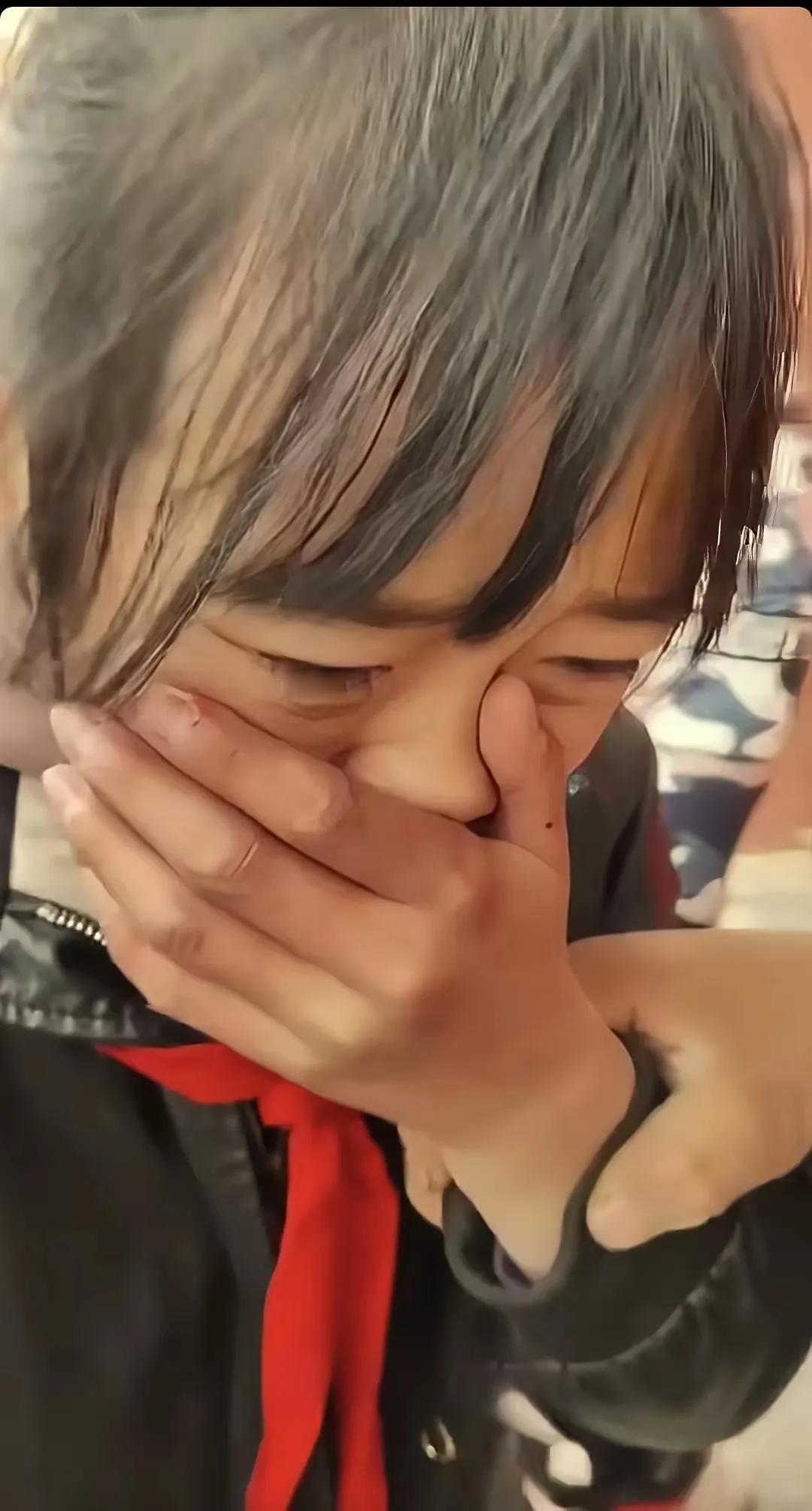 那个曾感动了好多人的女孩，走了。之前有段视频看哭了无数人：13岁的她，把给