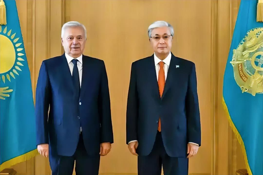 220亿美元石油资产易主！中国能否接盘？大国博弈下的新变局1月17日，哈萨