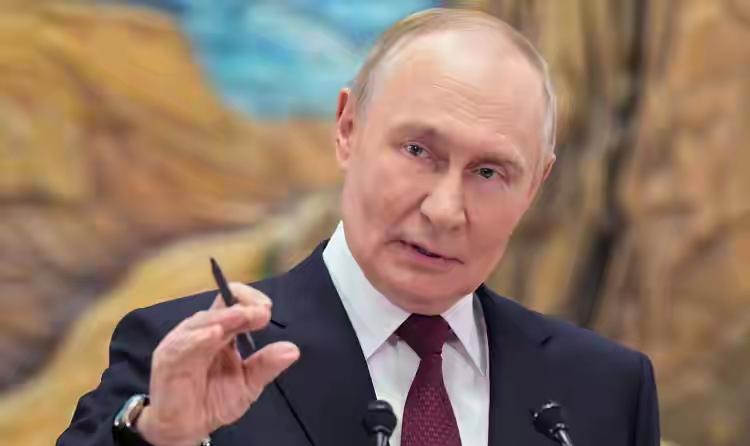 普京突然改口！俄罗斯竟要重回美元怀抱？对人民币的冲击到底有多大？谁也没料到