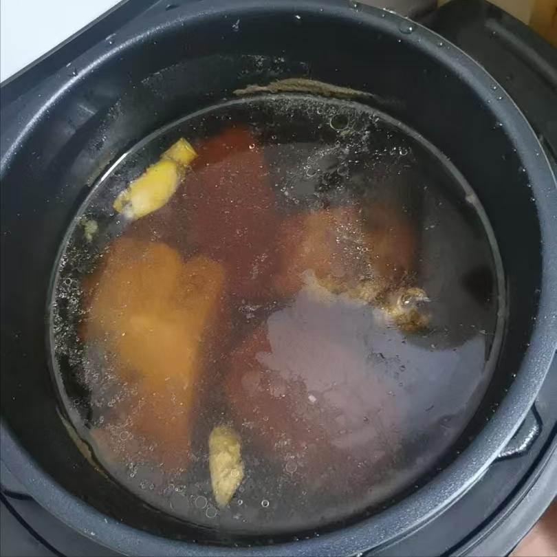 老公还是要继续上班。昨天，老公告诉我，副总已与他谈话，说，合同绝不会让他觉得