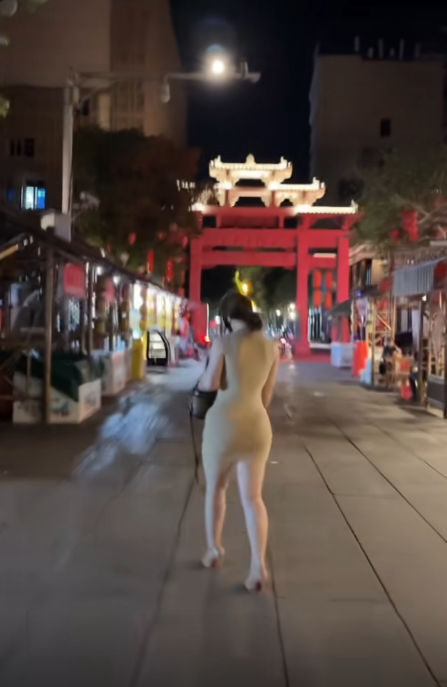 陪她出来逛逛街，心情都变好了