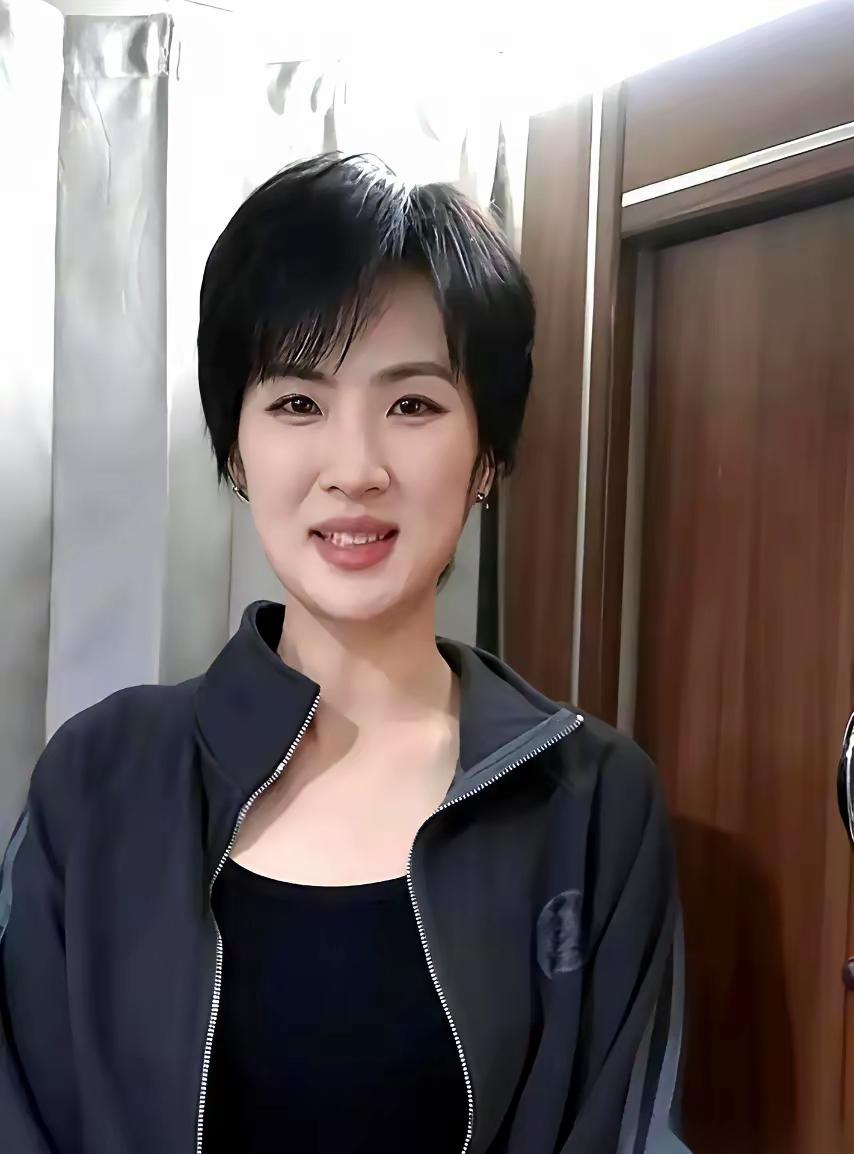 娱乐圈最近有个特逗的现象——“富二代人设”快绝迹了。这事说起来，还得从姚安