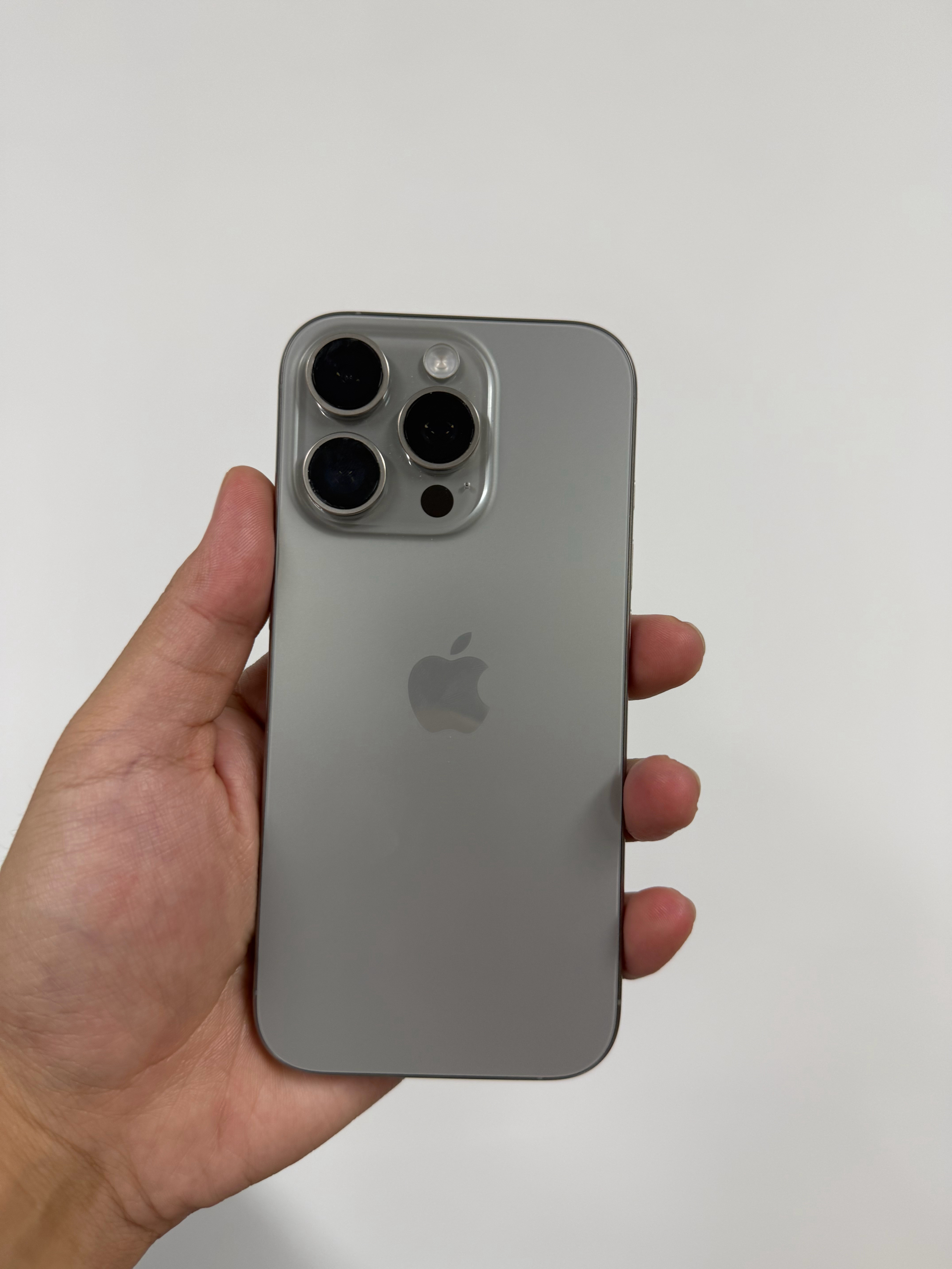 新收了台100电的16Pro256在保明年5月，有没看上的？