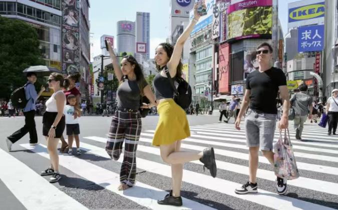 日本旅游业天塌了！中国游客上半年暴跌56%，再也不去了？7月15号，