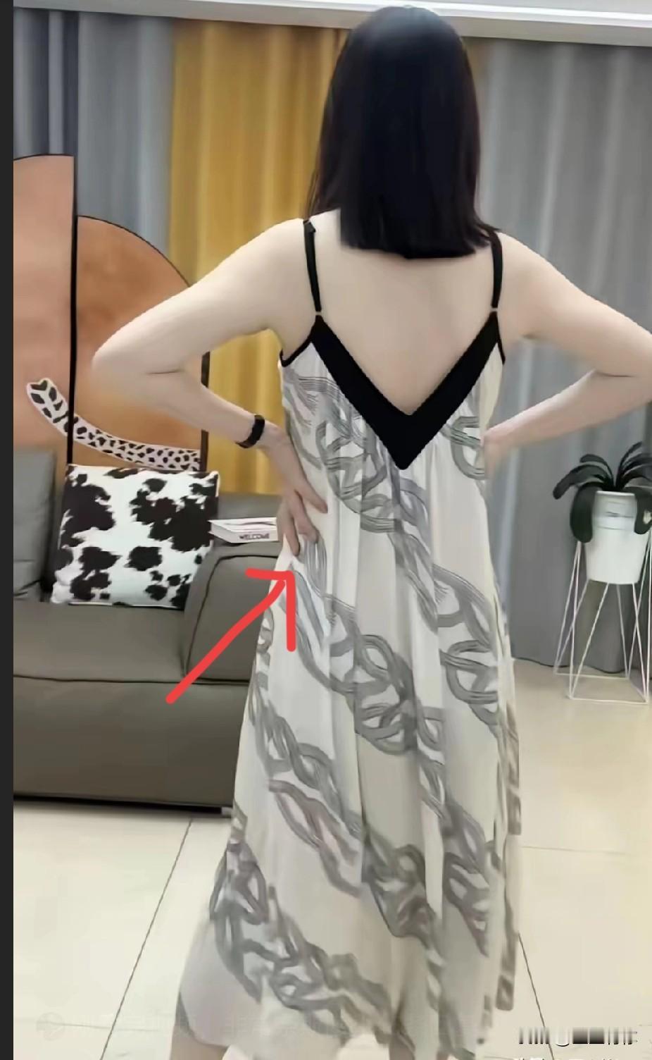 曾医生这事，有一点让人想不通。她当时穿的是睡裙，一般这种衣服是在自己家里才穿的，