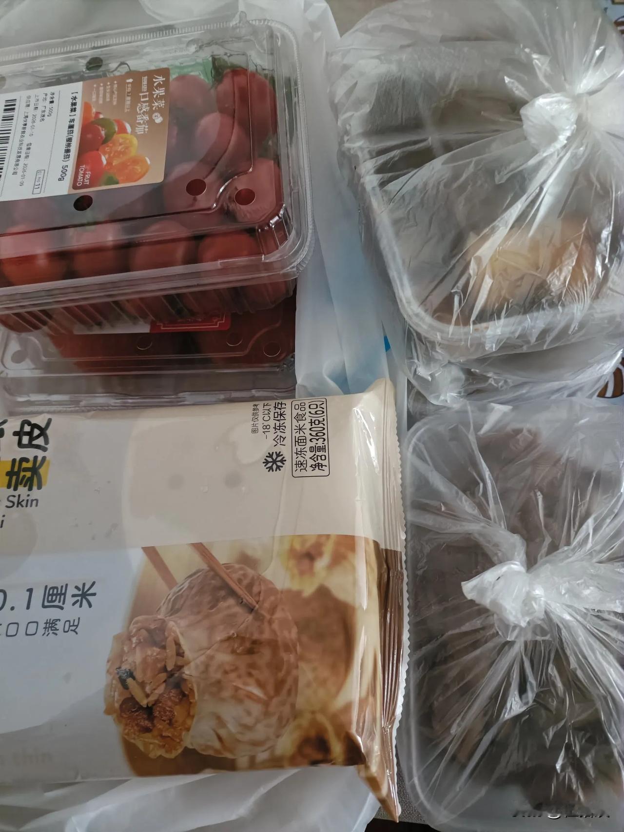 亲戚80多岁，在医院照顾50来岁有病的儿子，今天去探望，她红着眼睛对我说：“再这