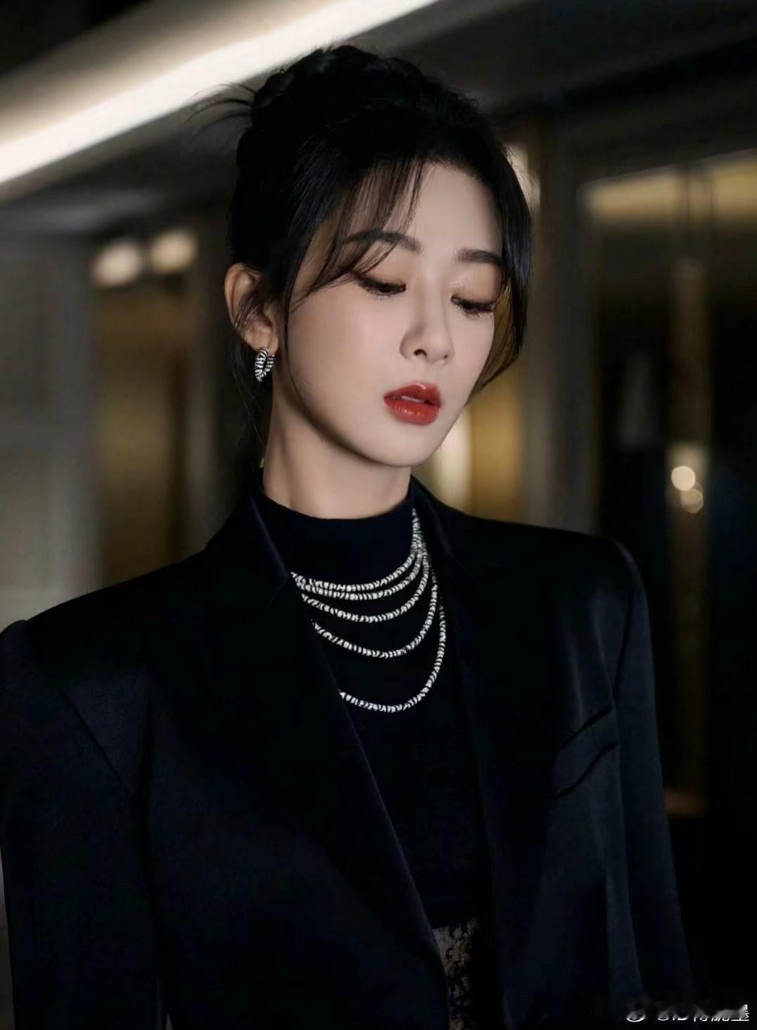 锦绣芳华播完了杨紫下次还是长长记性吧这次又犯了同样的错误真不是她的问题，其