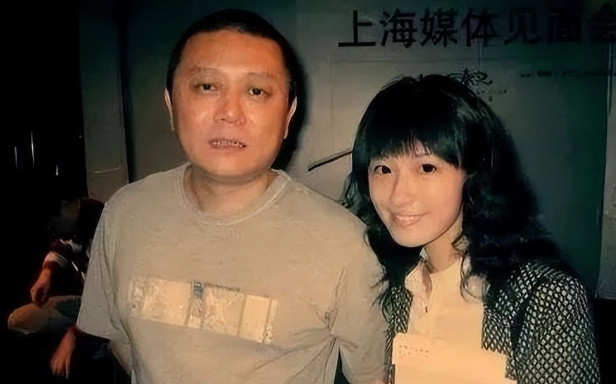 2005年，王朔给分手一年多的徐静蕾打电话：过来帮我搬家！徐静蕾赶过去一看，这位
