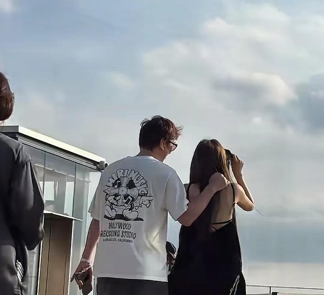 王思聪与汪小菲一样都找到了自己的真爱，据爆料称！王思聪对懒懒百依百顺，两人在一起