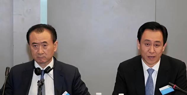 王健林72岁，他的万达比恒大早爆雷4年，欠债几千亿，但他没有想法转移现有资产。2